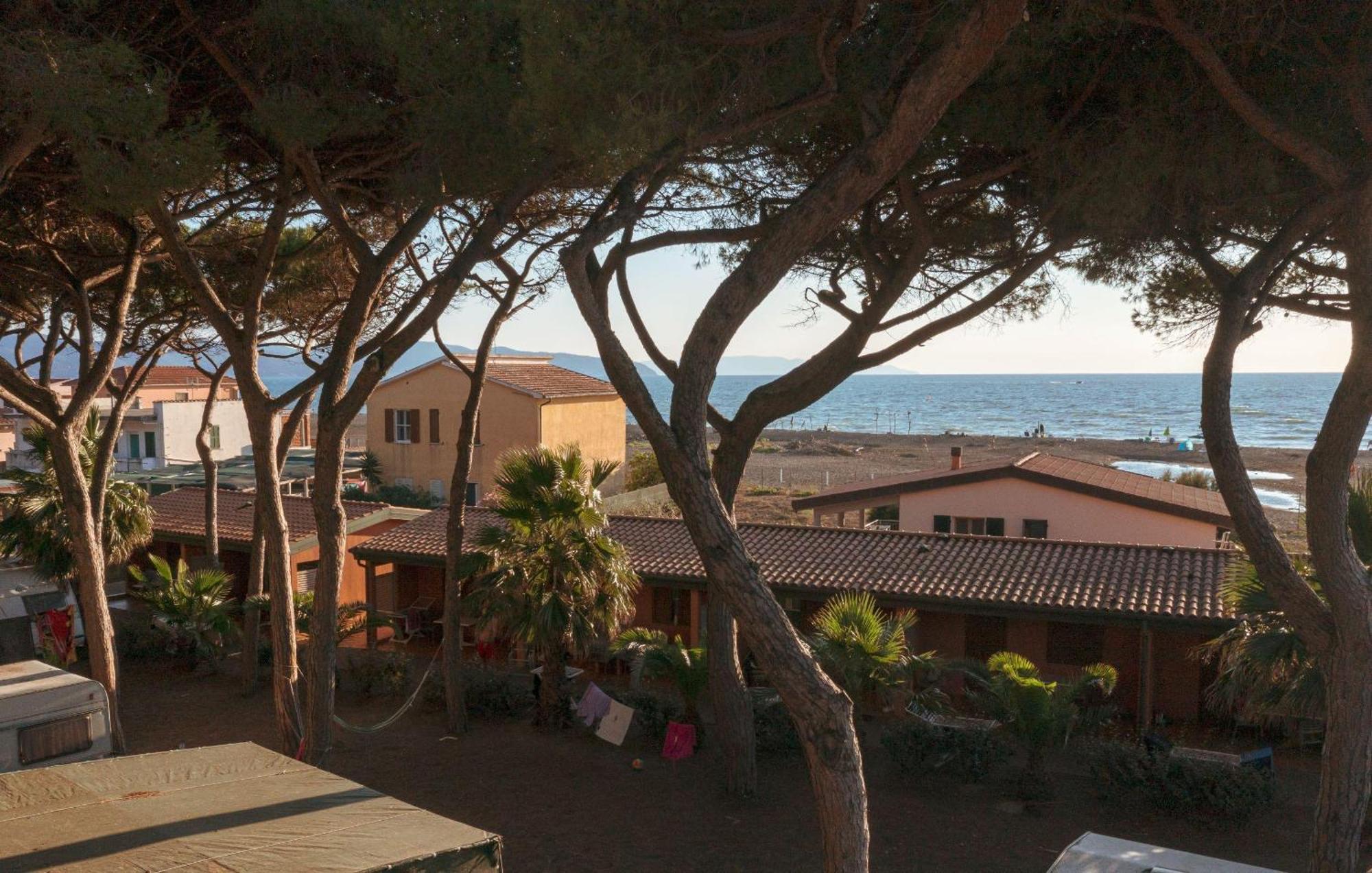 Gitavillage Argentario Albinia Exterior foto View of the sea from the village