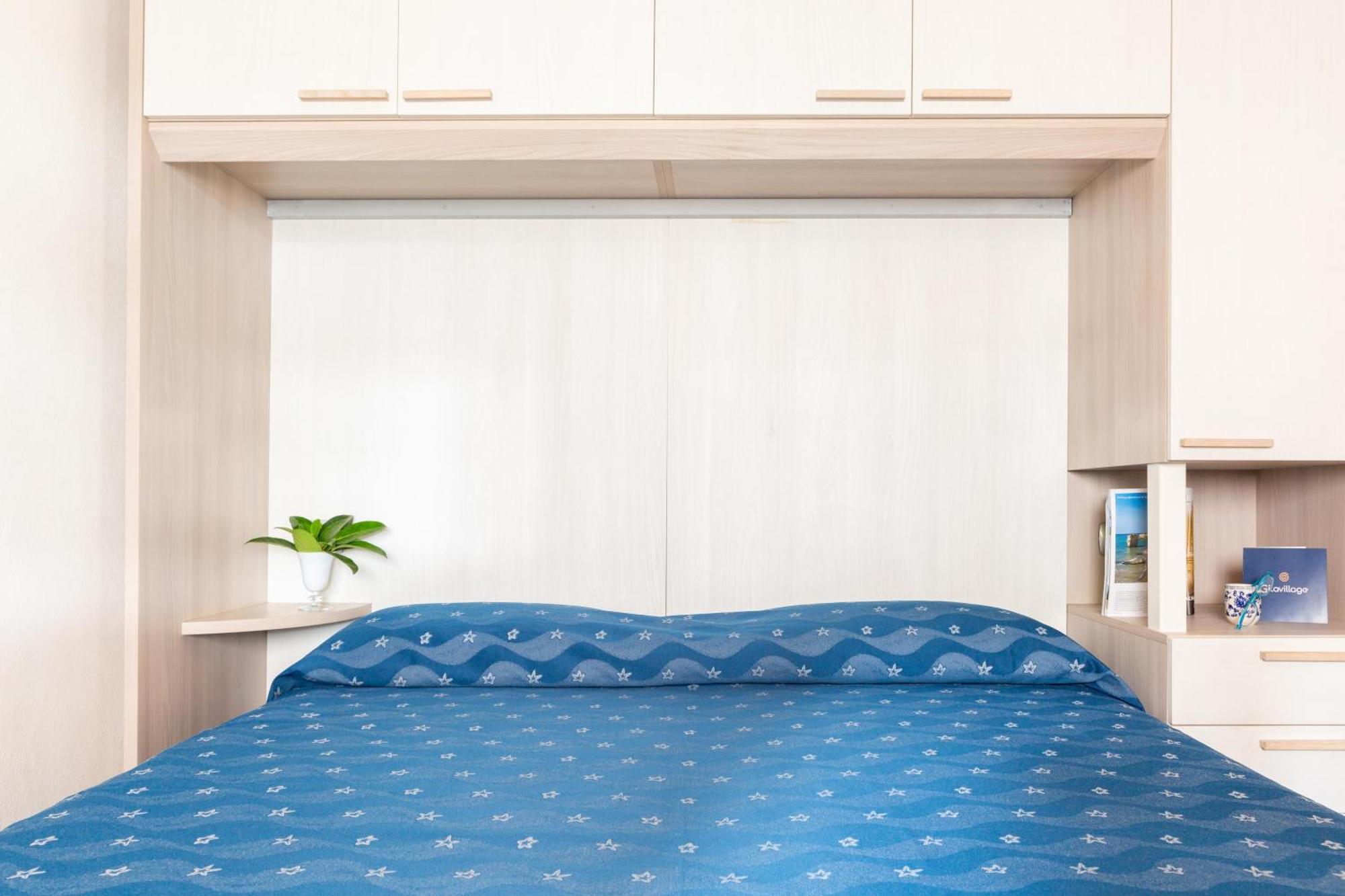 Gitavillage Argentario Albinia Exterior foto A futon on a bed